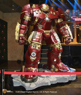 Illustration for article titled This Company Wants To Sell You a Life-Size Hulkbuster Statue For $21,500